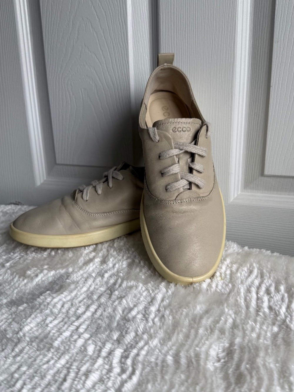ECCO Leisure Leather Tie Low Top Sneakers Cream Tan Beige Women's Size 39 / 8
